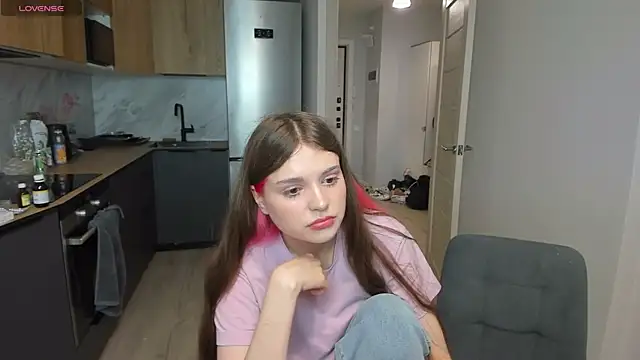 Snapshot of lil_cassie chatting on 9, 10, 2025 lil cassie online show from 9, 10, 2025