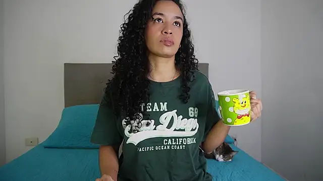 Snapshot of angela__98 chatting on 23, 11, 2025 angela 98 online show from 23, 11, 2025