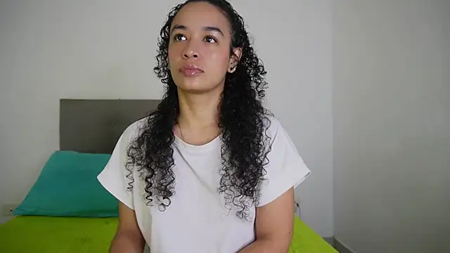 Snapshot of angela__98 chatting on 2, 12, 2025 angela 98 online show from 2, 12, 2025