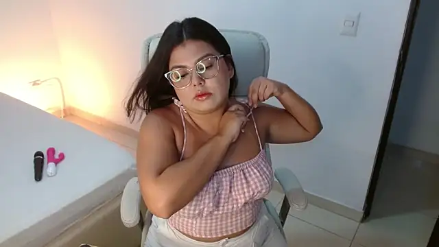 kiara-evans02 online show from 16, 3, 2026