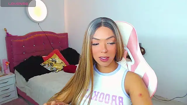 Tanedra collings online show from 22, 4, 2026