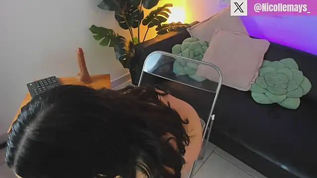 Nicollemays online show from 22, 2, 2025