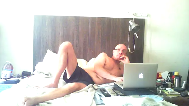 Snapshot of dazuk4513 chatting on 14, 5, 2026 dazuk4513 online show from 14, 5, 2026