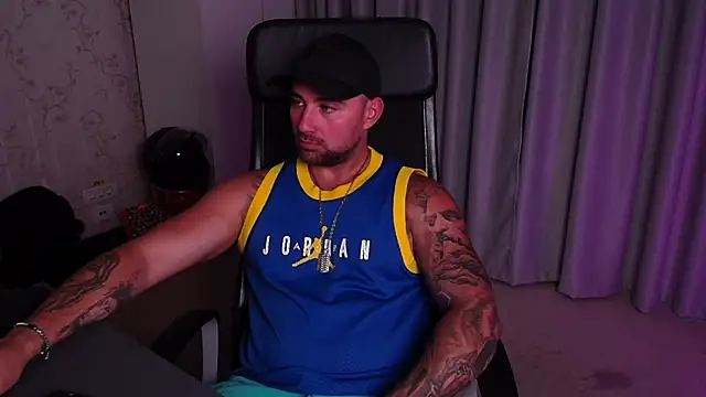 Snapshot of DuncanStone chatting on 8, 7, 2026 DuncanStone online show from 8, 7, 2026