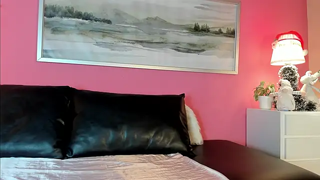 Tiffanysurez  online show from 17, 12, 2025