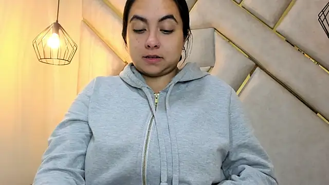 nalalye cruzz  online show from 14, 2, 2025