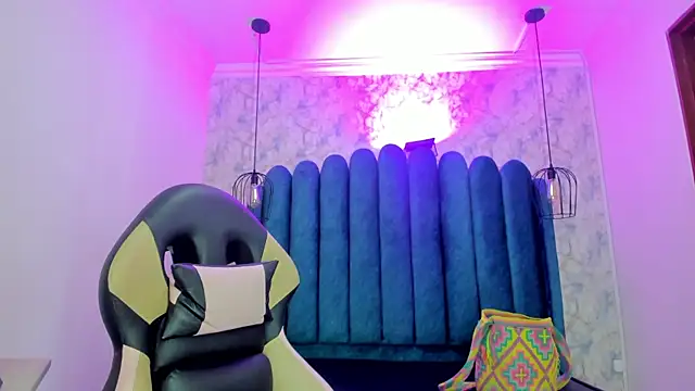 Snapshot of nalalye_cruzz_ chatting on 9, 1, 2026 nalalye cruzz online show from 9, 1, 2026