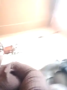 Snapshot of ZOQULUx chatting on 13, 10, 2025 ZOQULUx online show from 13, 10, 2025