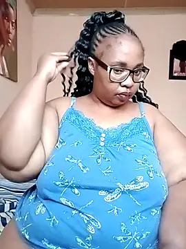 Snapshot of ZOQULUx chatting on 15, 12, 2025 ZOQULUx online show from 15, 12, 2025