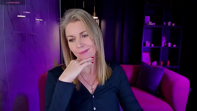 Snapshot of Annie_Light chatting on 4, 12, 2024 Annie Light online show from 4, 12, 2024