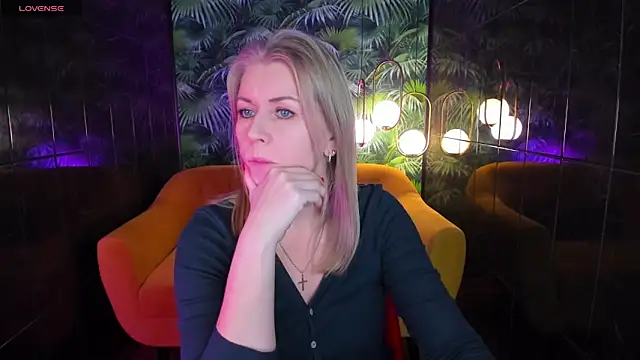 Snapshot of Annie_Light chatting on 5, 12, 2024 Annie Light online show from 5, 12, 2024