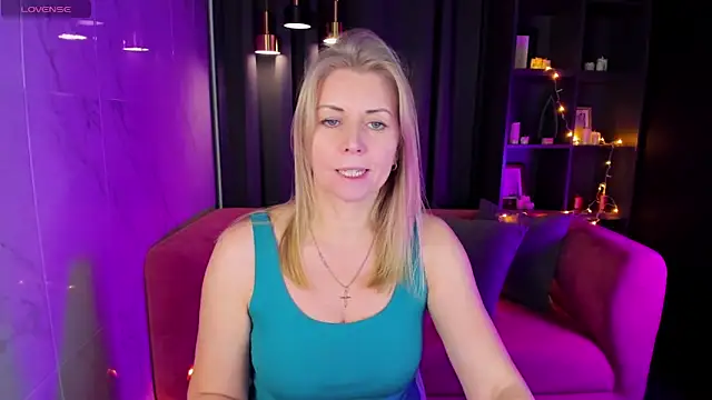 Snapshot of Annie_Light chatting on 27, 12, 2024 Annie Light online show from 27, 12, 2024