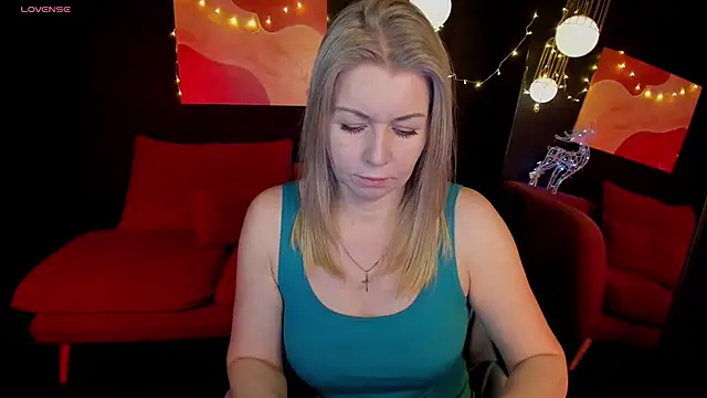 Snapshot of Annie_Light chatting on 28, 12, 2024 Annie Light online show from 28, 12, 2024