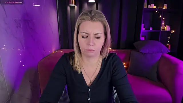 Snapshot of Annie_Light chatting on 12, 1, 2025 Annie Light online show from 12, 1, 2025