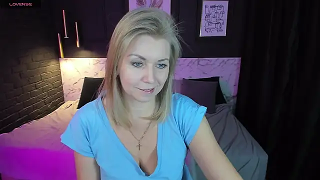 Snapshot of Annie_Light chatting on 24, 1, 2025 Annie Light online show from 24, 1, 2025