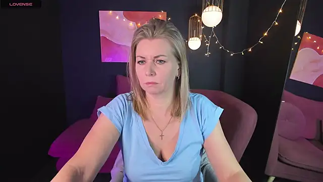 Snapshot of Annie_Light chatting on 7, 2, 2025 Annie Light online show from 7, 2, 2025