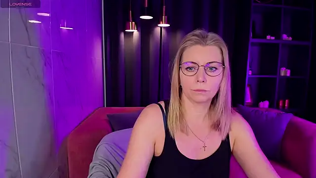 Snapshot of Annie_Light chatting on 14, 3, 2025 Annie Light online show from 14, 3, 2025