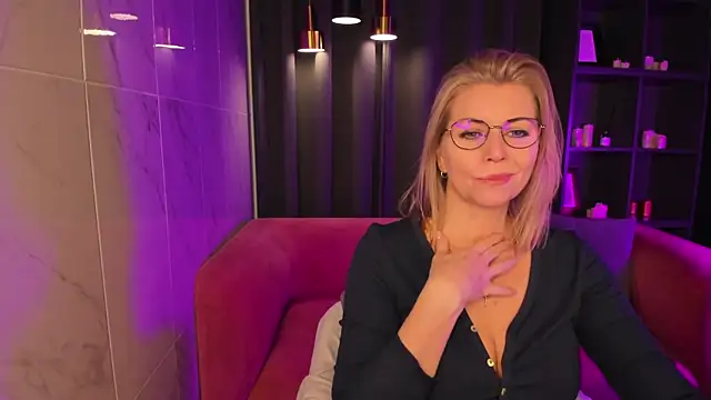 Snapshot of Annie_Light chatting on 20, 3, 2025 Annie Light online show from 20, 3, 2025