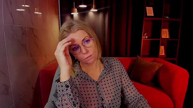 Snapshot of Annie_Light chatting on 10, 10, 2025 Annie Light online show from 10, 10, 2025