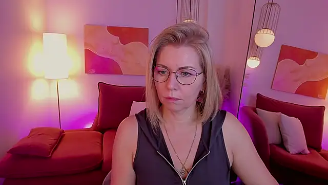 Snapshot of Annie_Light chatting on 12, 11, 2025 Annie Light online show from 12, 11, 2025