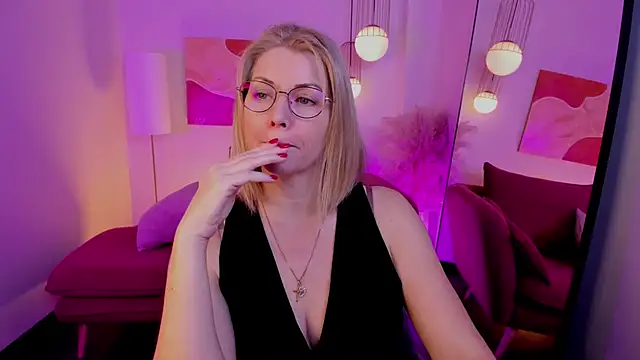 Snapshot of Annie_Light chatting on 23, 11, 2025 Annie Light online show from 23, 11, 2025