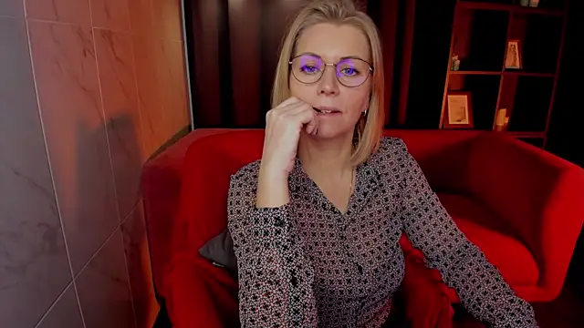 Snapshot of Annie_Light chatting on 2, 12, 2025 Annie Light online show from 2, 12, 2025