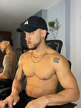 ARON TAYLER01 online show from 18, 1, 2025