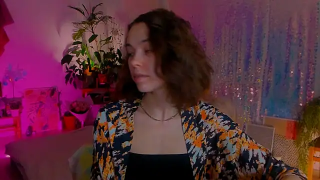 Snapshot of poli__ chatting on 12, 1, 2025 poli   online show from 12, 1, 2025