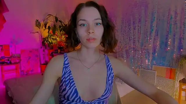 Snapshot of poli__ chatting on 6, 3, 2025 poli   online show from 6, 3, 2025
