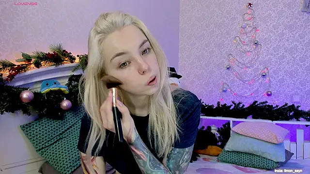 LillyMoure  online show from 4, 1, 2025