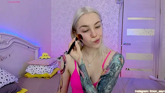 LillyMoure  online show from 20, 3, 2025