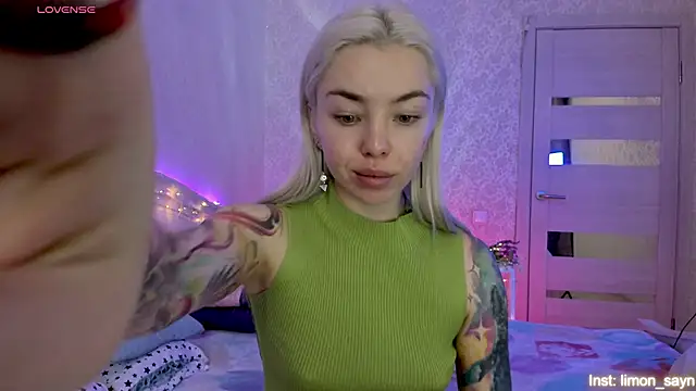 LillyMoure  online show from 24, 10, 2025