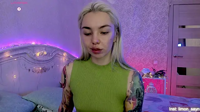 LillyMoure  online show from 2, 11, 2025