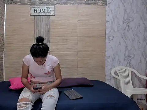 Snapshot of GIRLORI22 chatting on 10, 10, 2025 GIRLORI22 online show from 10, 10, 2025