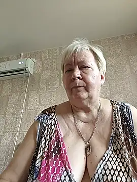 Snapshot of EffectFiona chatting on 8, 7, 2026 EffectFiona online show from 8, 7, 2026