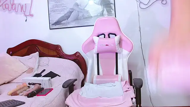 Snapshot of Amelie_Rousell chatting on 13, 3, 2025 Amelie Rousell online show from 13, 3, 2025