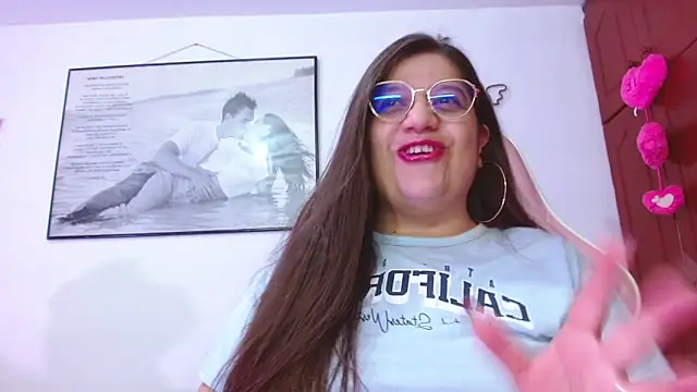 Snapshot of Amelie_Rousell chatting on 21, 10, 2025 Amelie Rousell online show from 21, 10, 2025