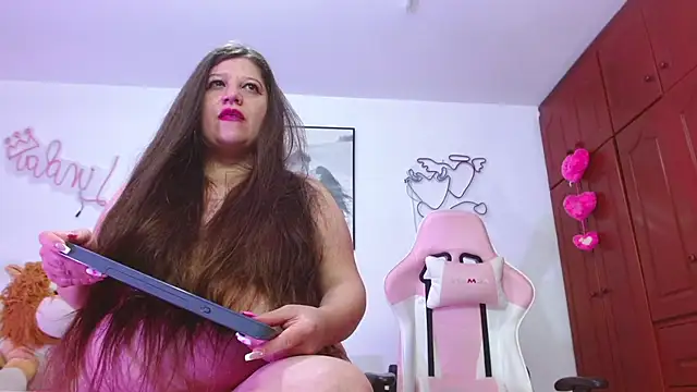 Snapshot of Amelie_Rousell chatting on 2, 12, 2025 Amelie Rousell online show from 2, 12, 2025