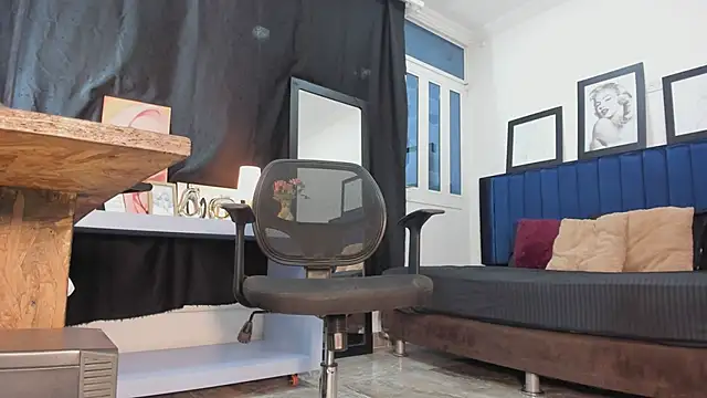 Snapshot of ElizabethBell_ chatting on 14, 2, 2026 ElizabethBell online show from 14, 2, 2026