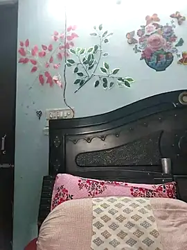 Poojabhabi101 online show from 4, 12, 2025