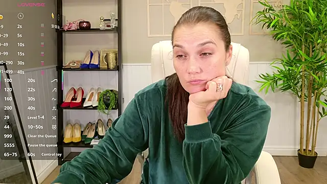 Snapshot of SelineSole chatting on 29, 10, 2025 SelineSole online show from 29, 10, 2025