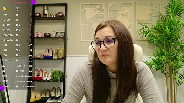 Snapshot of SelineSole chatting on 17, 11, 2025 SelineSole online show from 17, 11, 2025