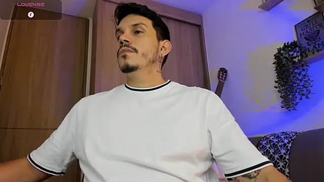 Snapshot of alejandro_stark chatting on 3, 7, 2026 alejandro stark online show from 3, 7, 2026