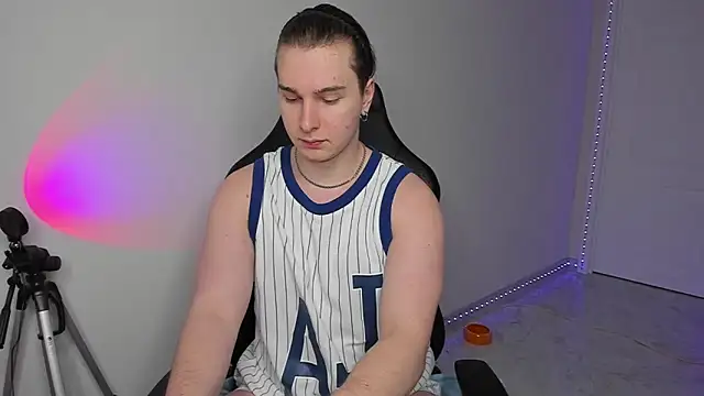 Vincent Strong online show from 8, 2, 2025