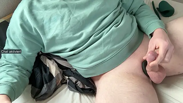 Snapshot of an0nym0us_us3r chatting on 18, 12, 2025 an0nym0us us3r online show from 18, 12, 2025