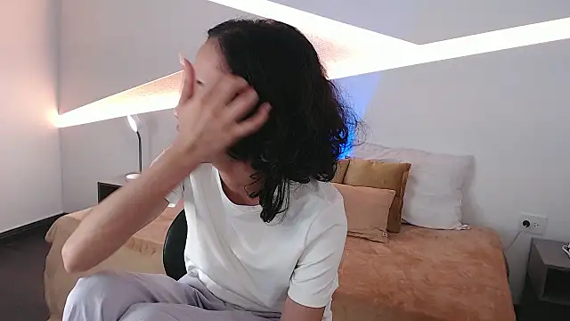 hot little bunny online show from 13, 12, 2024