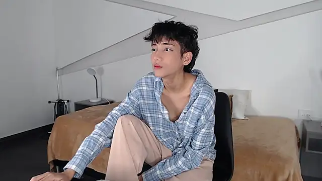 Snapshot of hot_little_bunny chatting on 5, 2, 2025 hot little bunny online show from 5, 2, 2025