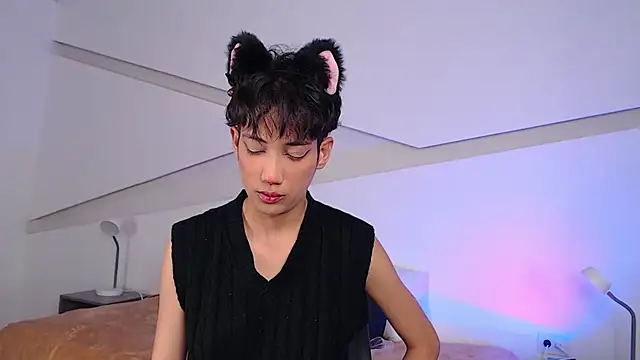 Snapshot of hot_little_bunny chatting on 8, 2, 2025 hot little bunny online show from 8, 2, 2025