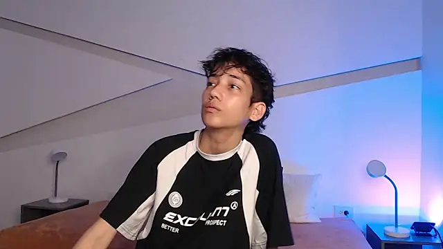 Snapshot of hot_little_bunny chatting on 18, 2, 2025 hot little bunny online show from 18, 2, 2025