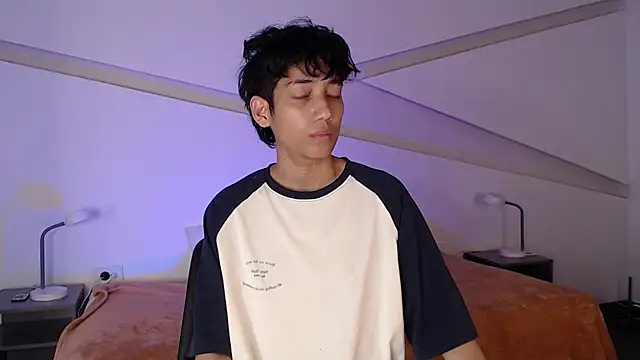 Snapshot of hot_little_bunny chatting on 23, 2, 2025 hot little bunny online show from 23, 2, 2025